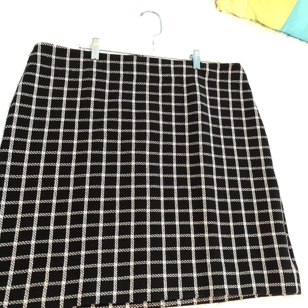 BLACK WOOL SKIRT